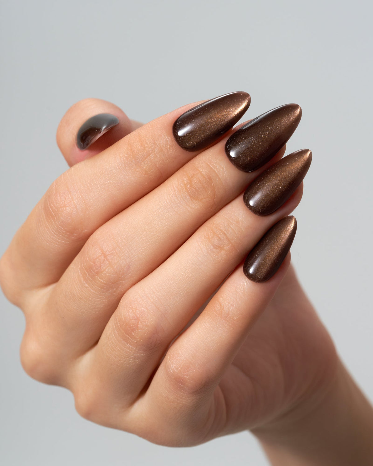 KOSBLING nail studio — Cat Eye / Expresso