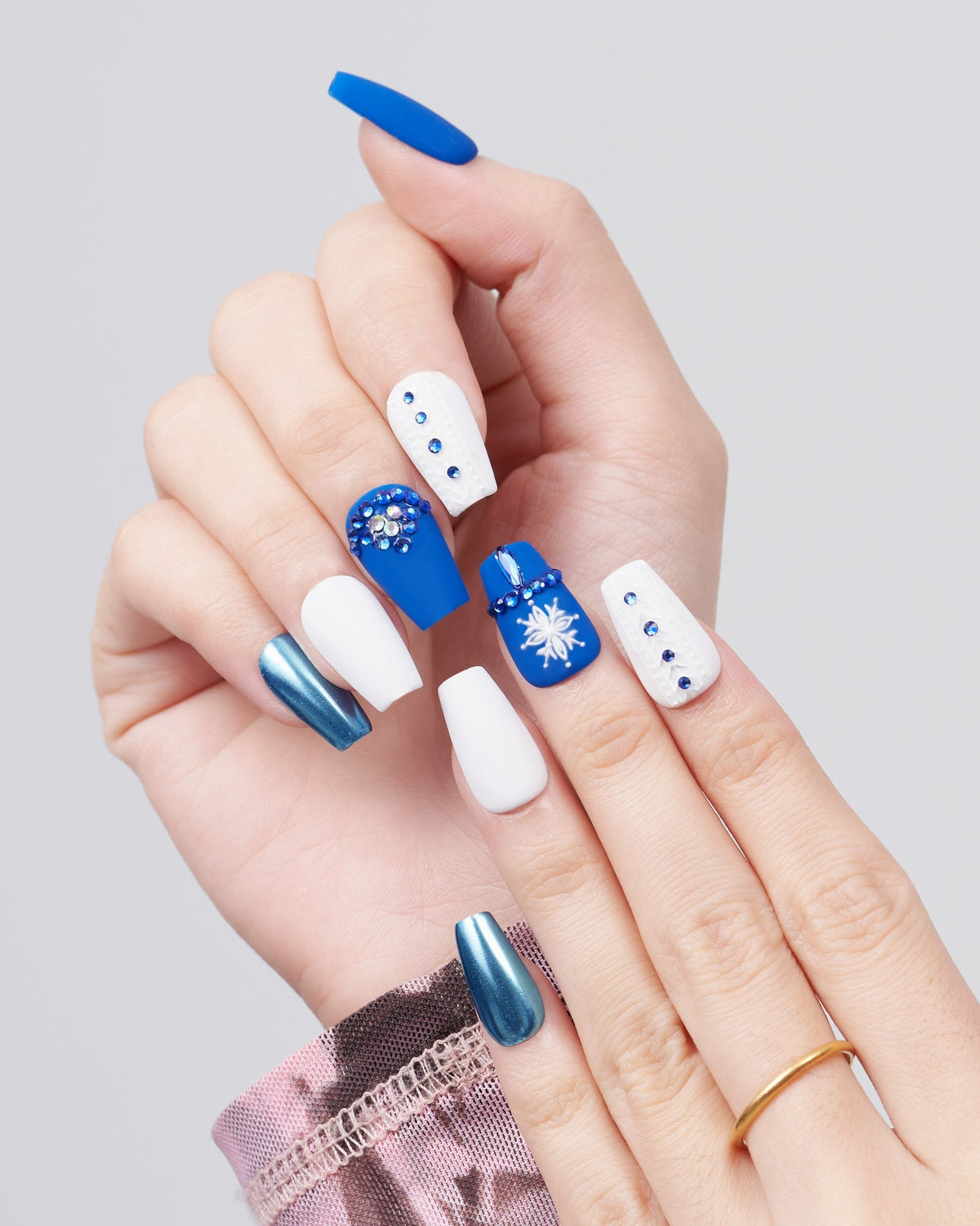 KOSBLING nail studio — Magic Snowflake / Short Coffin