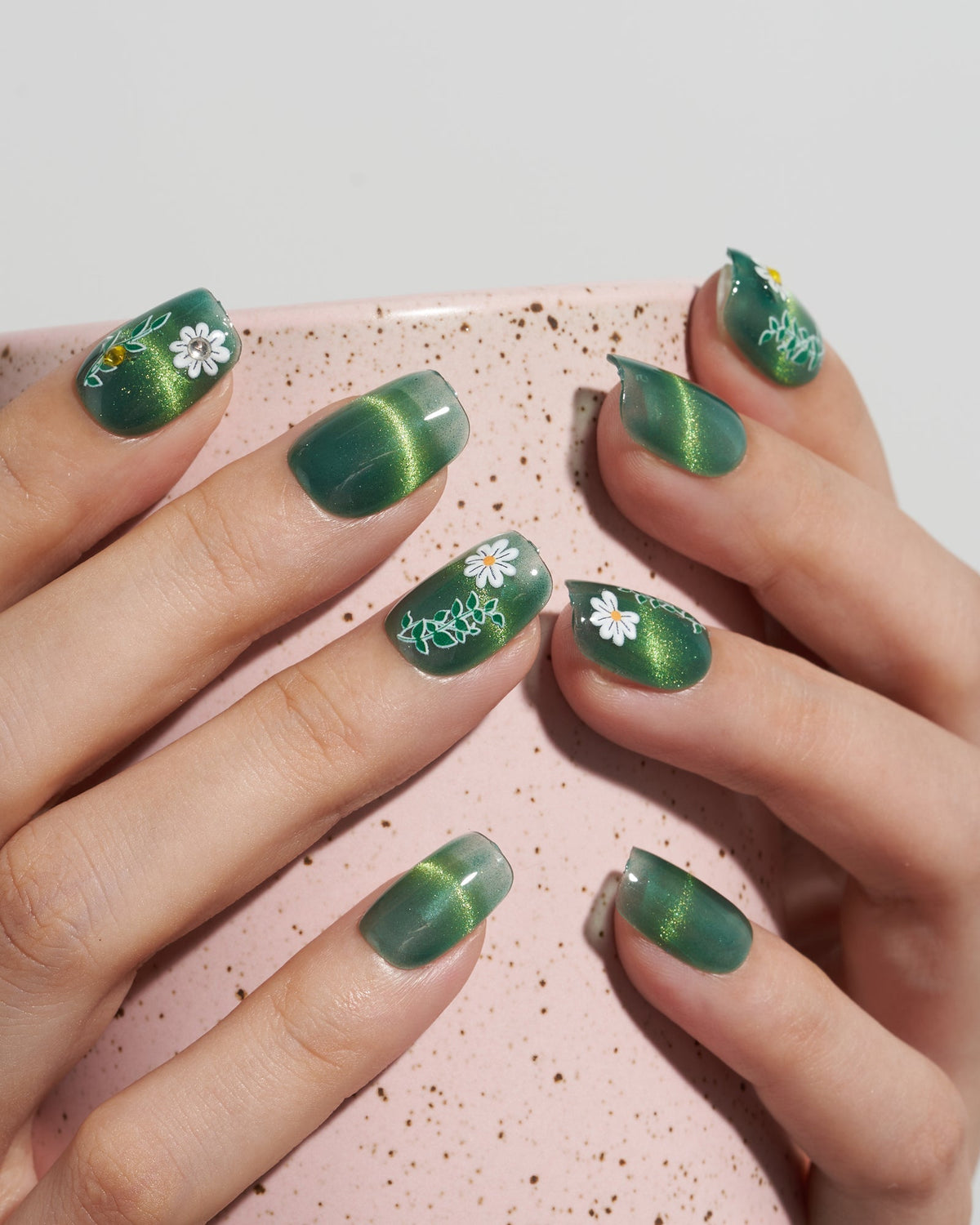 KOSBLING nail studio — Cat Eye / Emerald Meadow / Short Square