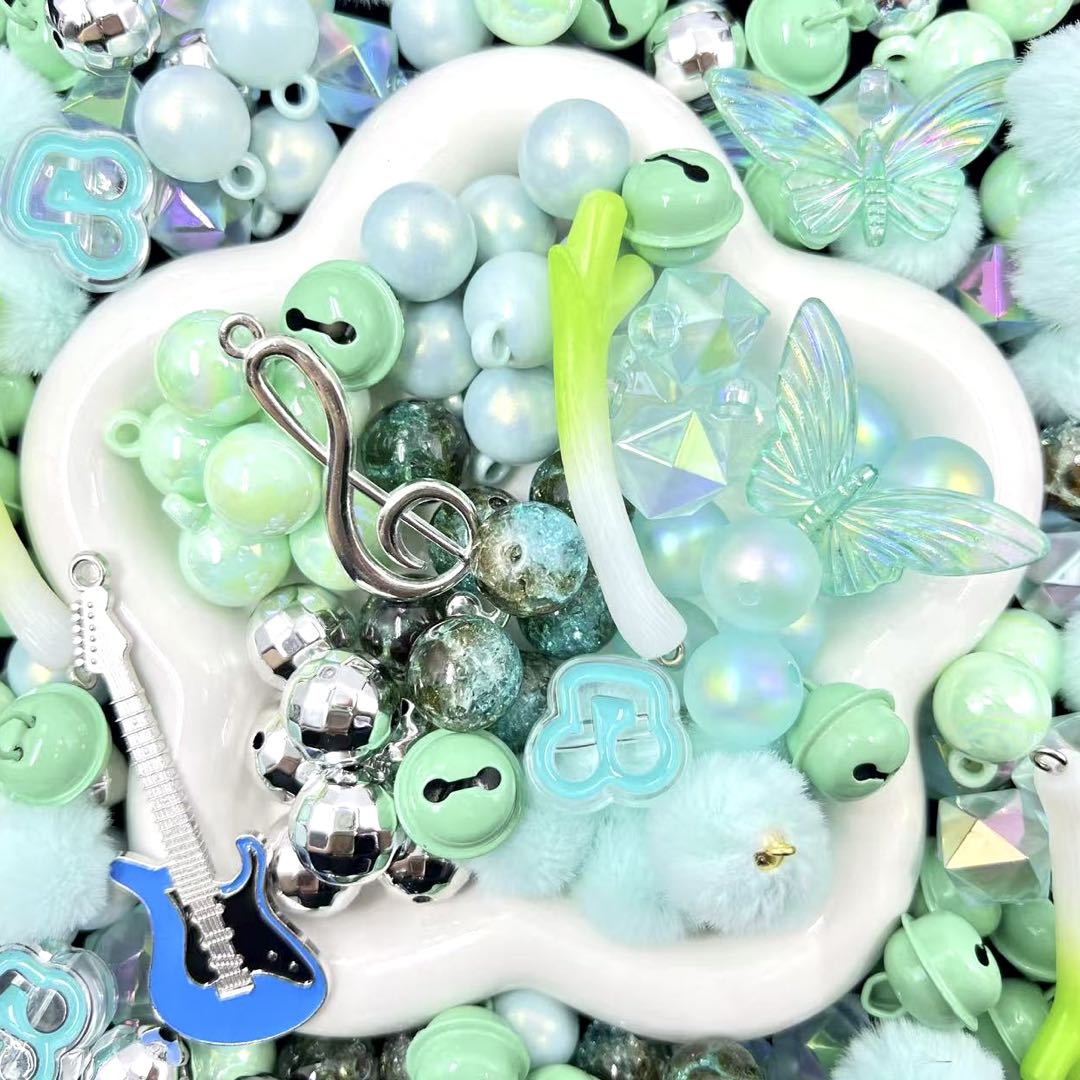 初音ミクのエコー-高品質アクリル&メタル&カン付きビーズ&柔らかいレジンビーズ-A7