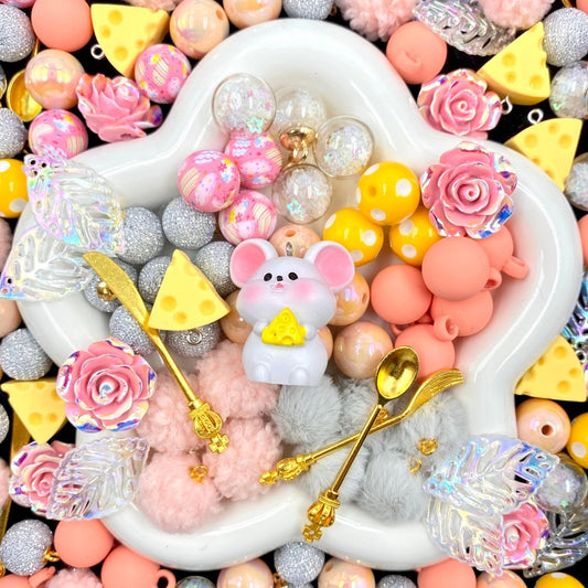 くいしん坊チューちゃん - レミー、チーズ、カトラリーパーツ＆2種類のふわふわ、流砂ボトル、Lサイズ花ビーズ - kosbling - beads