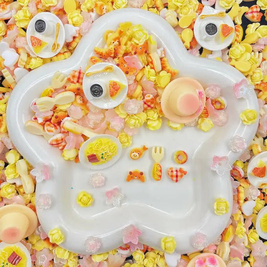 みんなのランチ ‐ 桜プディング、ラーメン、チーズケーキパーツ＆パンホーク、クロワッサン、ドーナッツ、ハートケーキ、天ぷらパーツ＆3種類のソフト花 - C8 - kosbling - beads