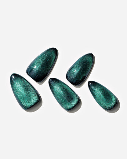 KOSBLING nail studio — Cat Eye / Emerald / Medium Almond