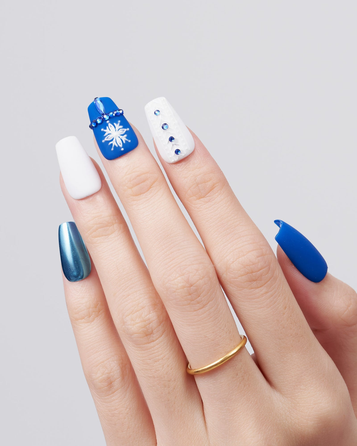 KOSBLING nail studio — Magic Snowflake / Short Coffin