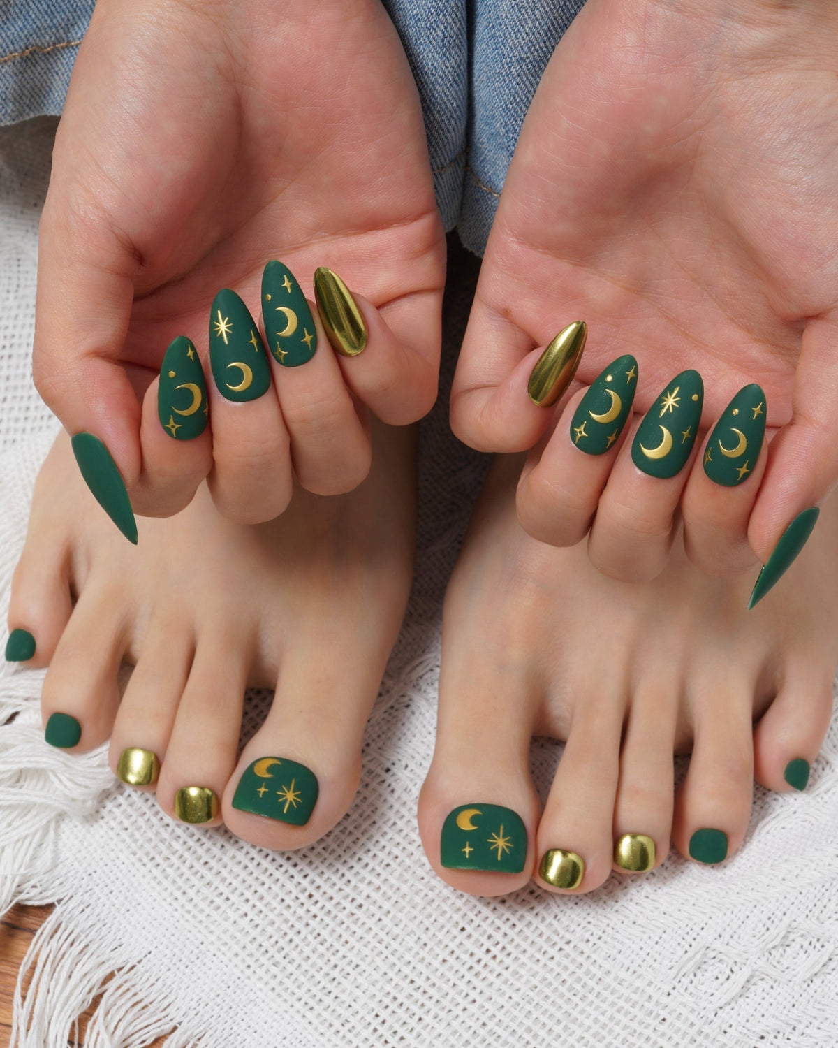 KOSBLING nail studio — Toe Nail / Medieval Moon