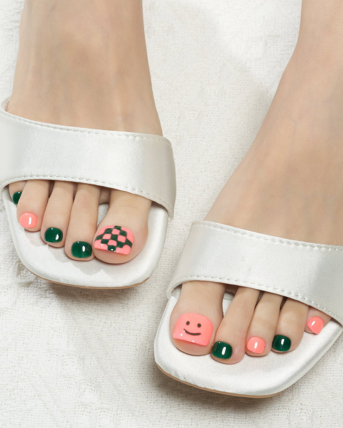 KOSBLING nail studio — Toe Nali / Minty Blush