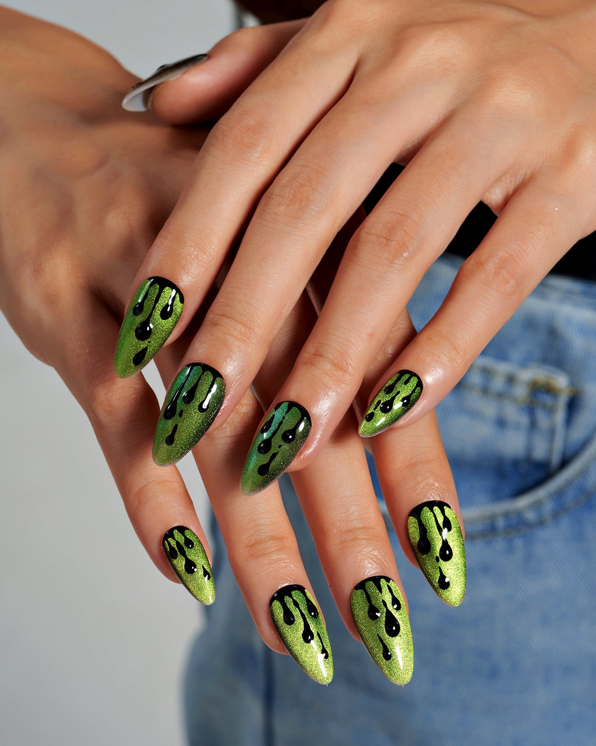 KOSBLING nail studio — Cat Eye / Venomous Green