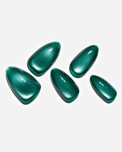 KOSBLING nail studio — Cat Eye / Lush Oasis