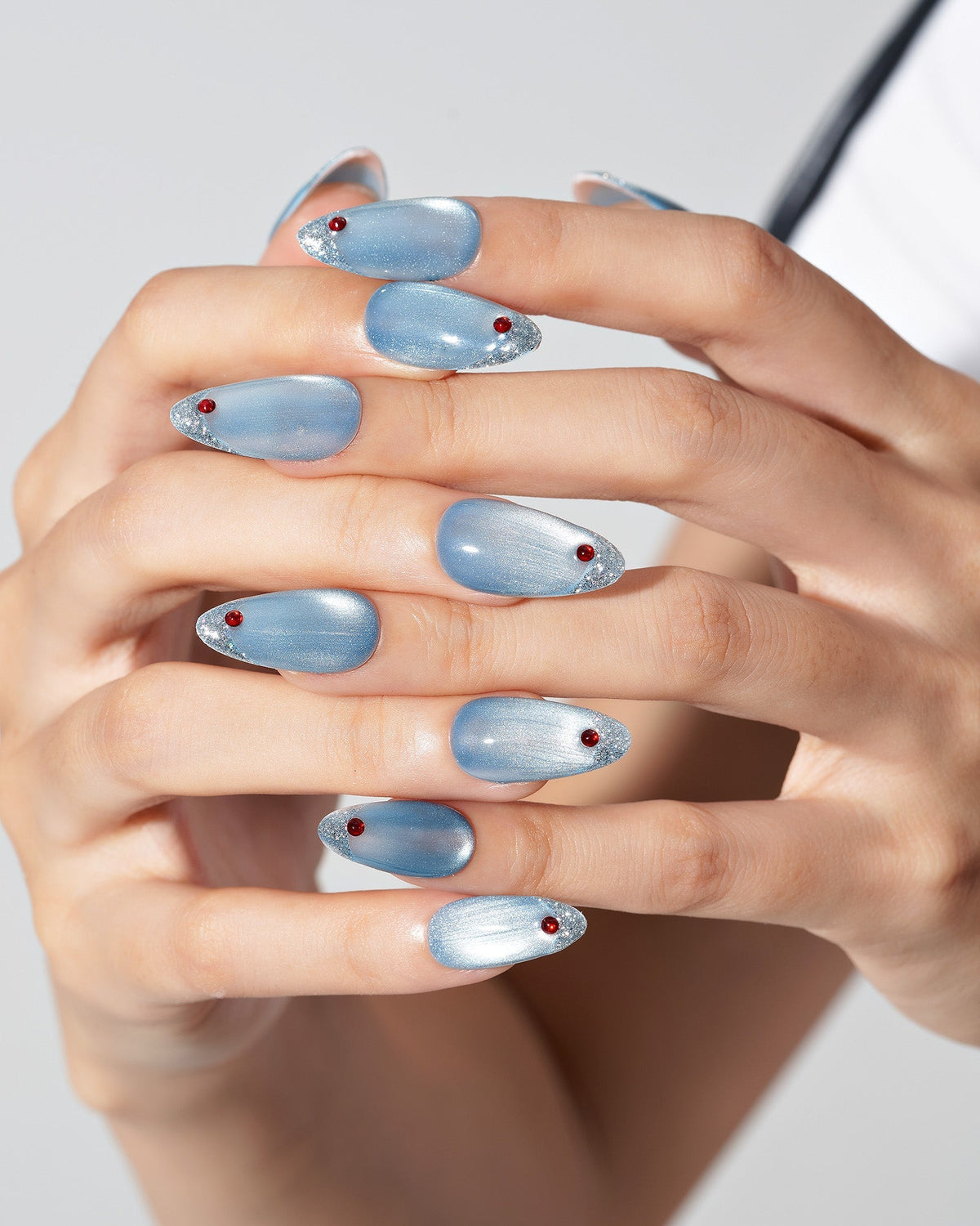 KOSBLING nail studio — Cat Eye / Crisp Blue