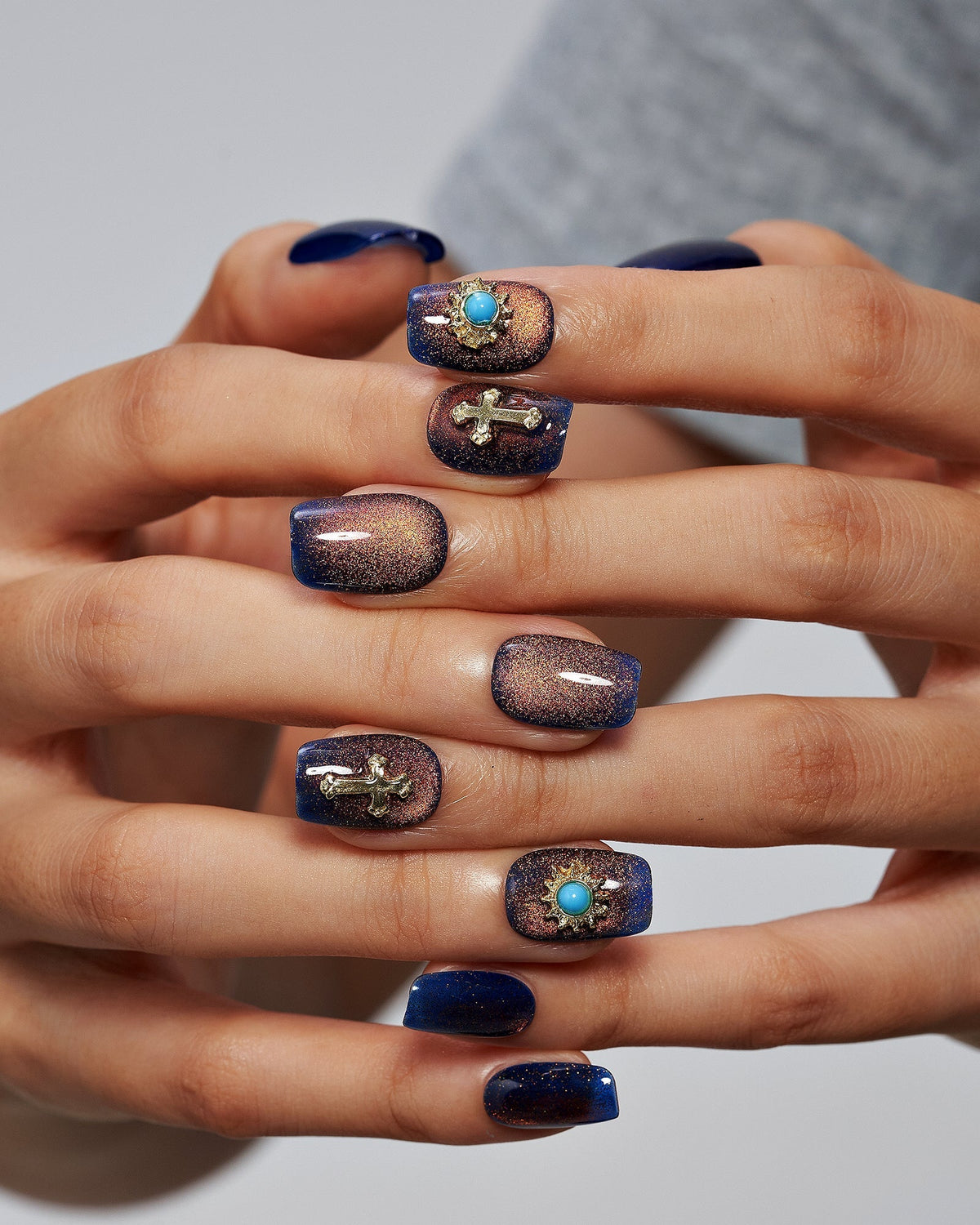 KOSBLING nail studio — Cat Eye / Sapphire Spice