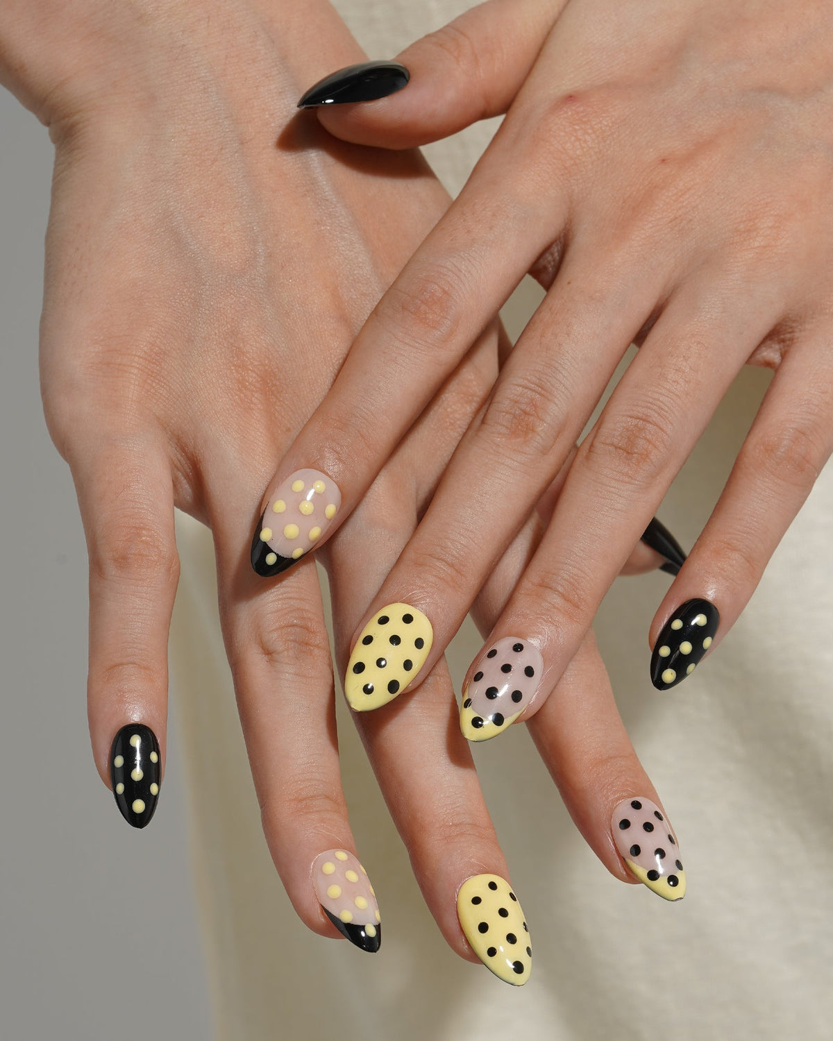 KOSBLING nail studio — Lemon Noir
