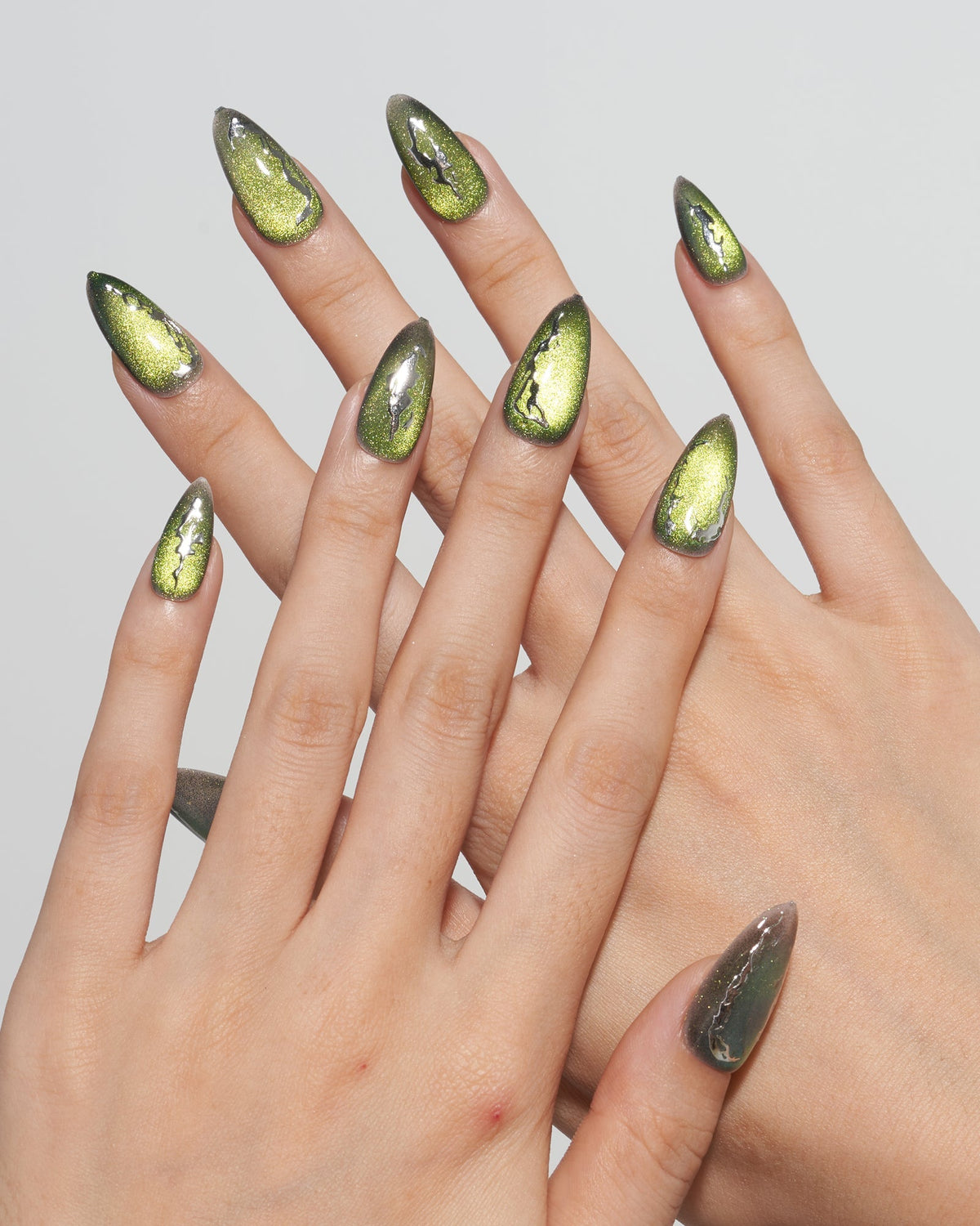 KOSBLING nail studio — Cat Eye / Mossy Noir