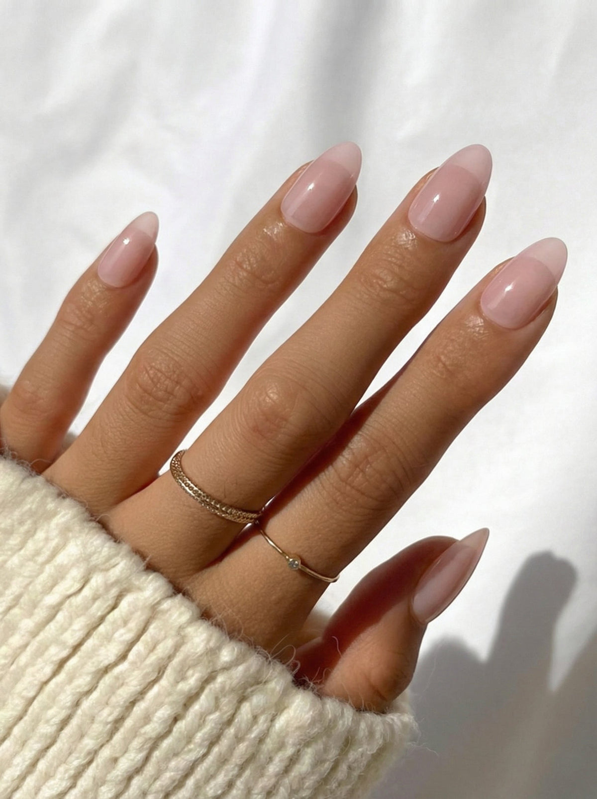 KOSBLING nail studio — First Kiss / Short Almond