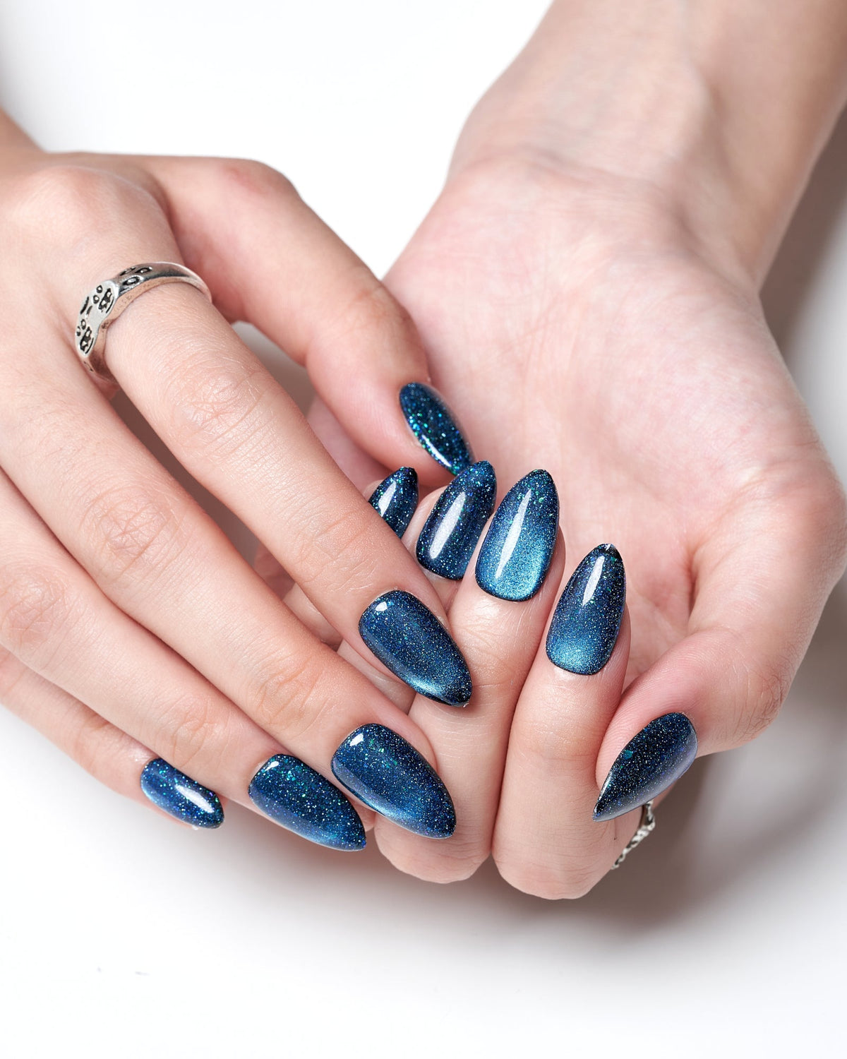KOSBLING nail studio — Cat Eye / Sapphire B