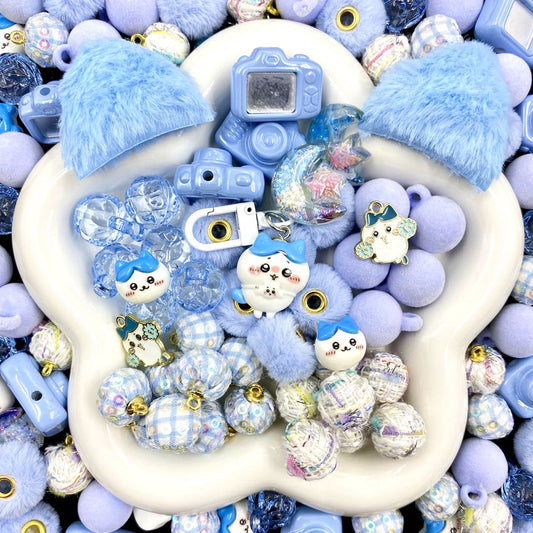 【特典ー今日限定】水色ハチ‐ハチワレ、カメラパーツ＆多面カットラメビーズ、二種類の布のビーズ、ふわふわビーズ - kosbling - beads