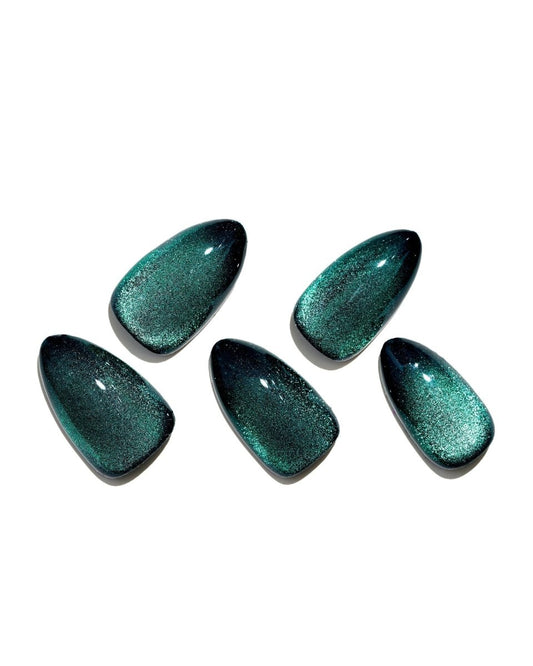 Cat Eye / Emerald — Handmade Nails - kosbling-kb-design-reference