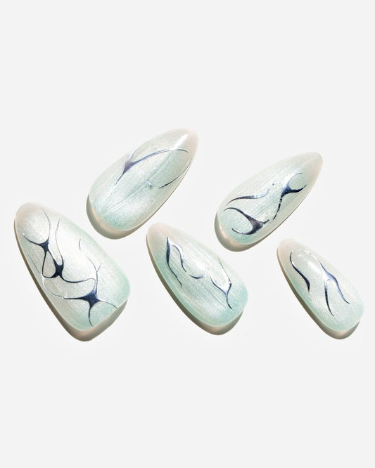 Cat Eye / Frozen Dream — Handmade Nails - kosbling-kb-design-reference