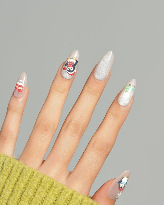 Cat Eye / Snowy Waddle — Handmade Nails - kosbling-kb-design-reference