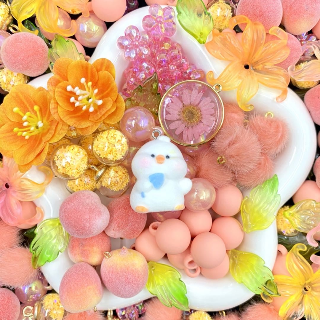 アヒルももちゃん - 本物の雛菊パーツ＆アヒル、ももパーツ＆Lサイズ百合パーツ＆布の花 - Kosbling - beads