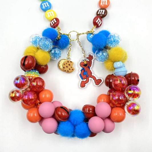 セサミ~パラダイス - エルモのアクリルパーツ&クッキー､m&m、虹色ビーズ&ビッグバードの黄色、アビーのピンク、クッキーモンスターの青色、ジュリアのオレンジ色､エルモの赤色ビーズ - A31 - kosbling - beads